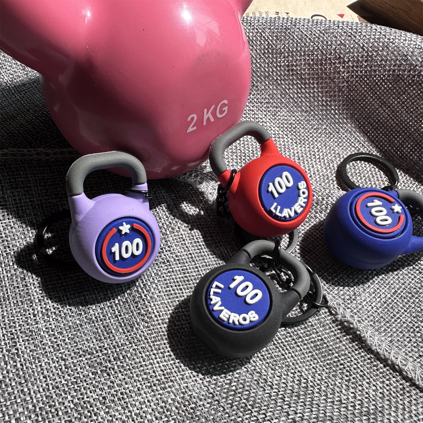 Wsnbwye Colorful fashion sports wind rubber kettlebell key chain Creative muscle strong fitness weight Outdoor keychain for display gift backpack pendant