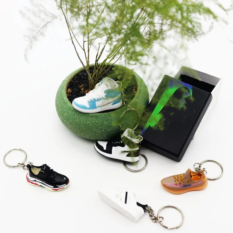 Wsnbwye Designer Sneakers for Women And Ladies DIY Sublimation Anime 3D Llaveros CHAVEIRO Rubber Personalized Sneakers Keychain