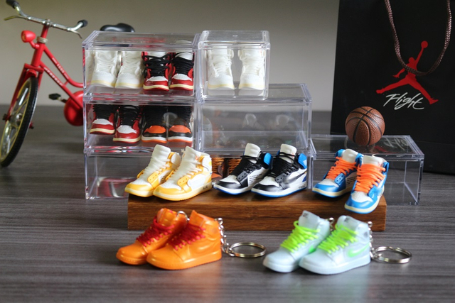 Sports shoe keychain loose 3D PVC mini basketball shoe keychain accessories with gift box