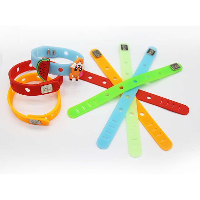Eco-Friendly DIY Silicone Shoe Charm Organizer Bracelet