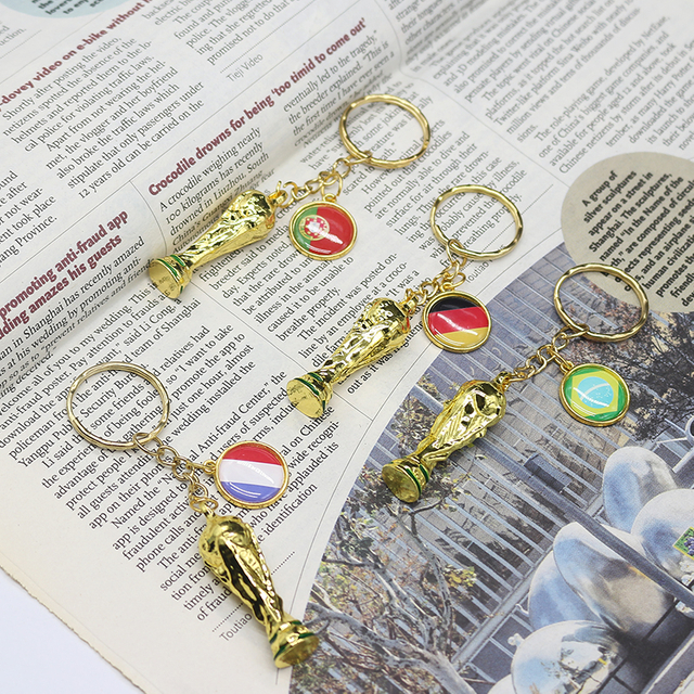 2022 Hot Selling Metal World Cup Valentines Day Gift Keychain Promotional Accessories World Football Cup Key Chain