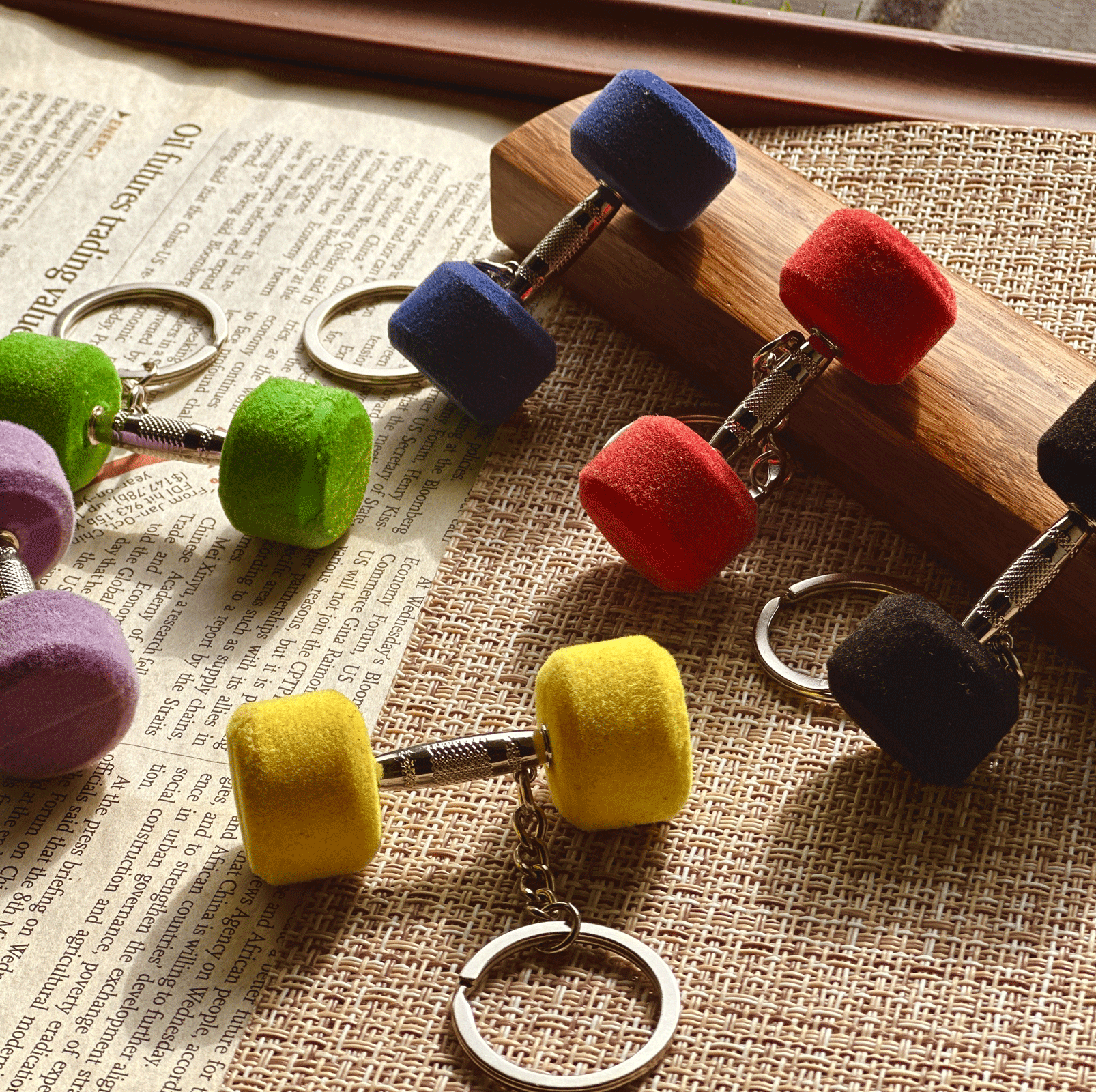 1pc Wsnbwye Weightlifting Equipment Wool Textured Dumbbell Keychain Removable Assembly Fitness Fashion Key Ring Pendant Dumbbell Pendant Gift Suitable for Bag Decoration Gift Unisex