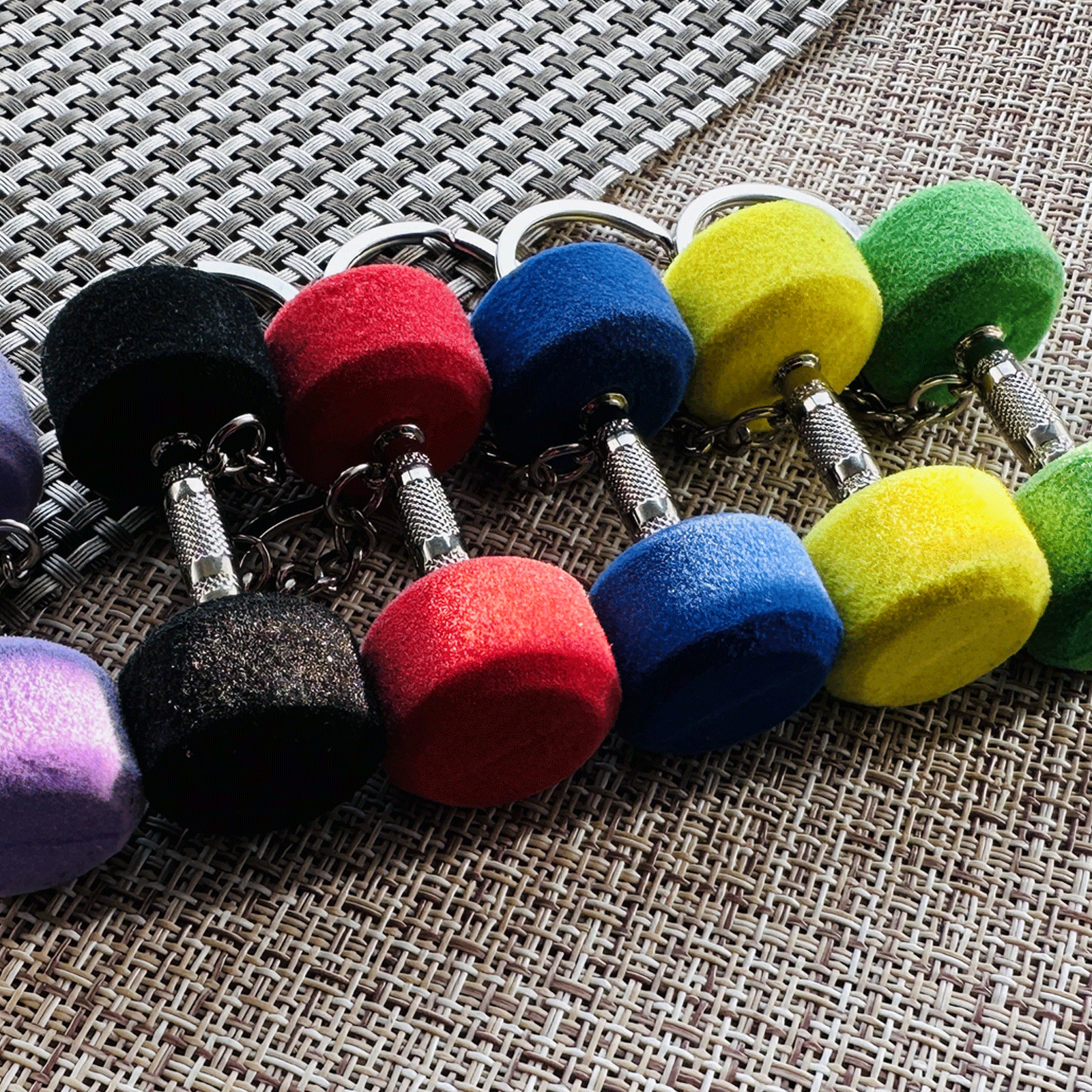 1pc Wsnbwye Weightlifting Equipment Wool Textured Dumbbell Keychain Removable Assembly Fitness Fashion Key Ring Pendant Dumbbell Pendant Gift Suitable for Bag Decoration Gift Unisex