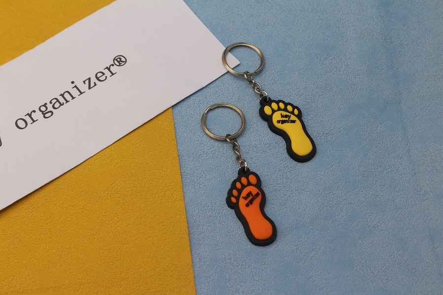 Rubber Keychain Oem Manufacture 2d/3d Logo Key Ring Footprint Wholesale Custom Pvc Keychain Bag Key Chain Set