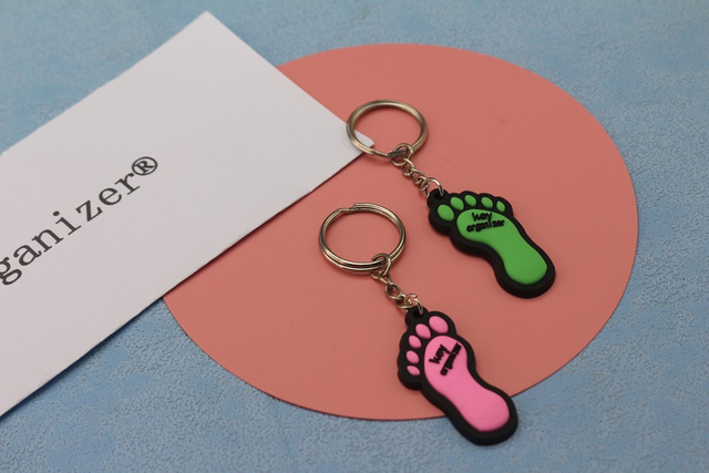 Rubber Keychain Oem Manufacture 2d/3d Logo Key Ring Footprint Wholesale Custom Pvc Keychain Bag Key Chain Set