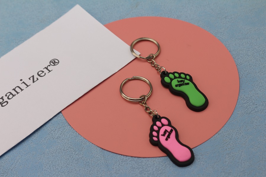 Rubber Keychain Oem Manufacture 2d/3d Logo Key Ring Footprint Wholesale Custom Pvc Keychain Bag Key Chain Set
