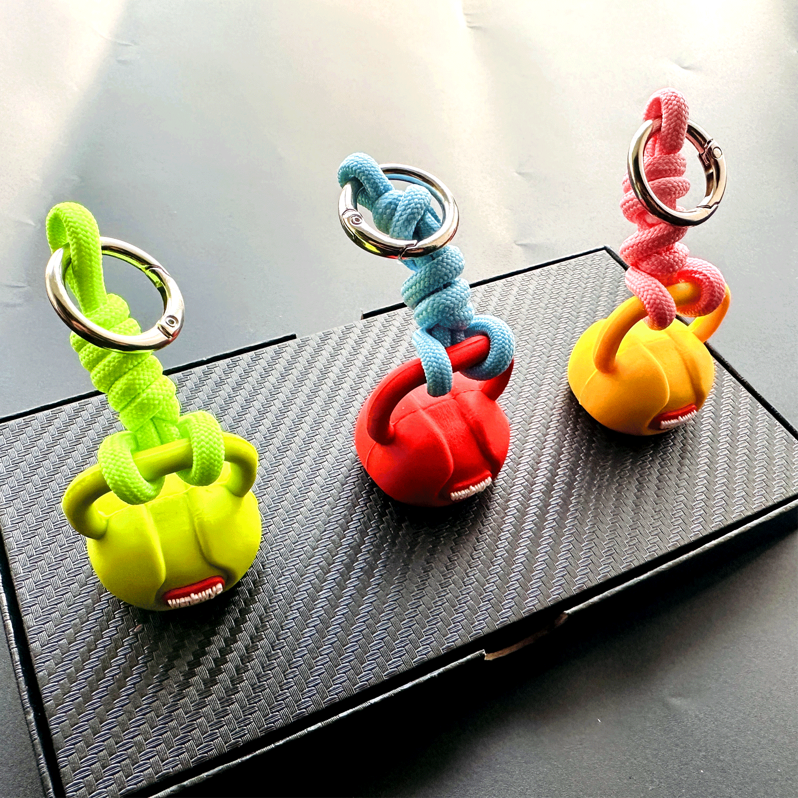 1pc Wsnbwye Fashion Color Mini Twine Kettlebell Keychain Exercise Weight Lifting Stretching Strength Training Portable Fitness Gadget for Decorating Backpack Pendant